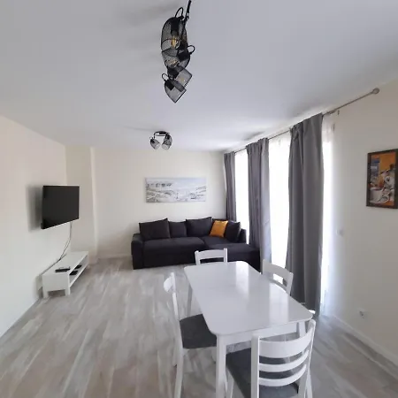 жилищна сграда орех Apartman *