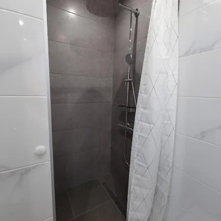 жилищна сграда орех Apartman *