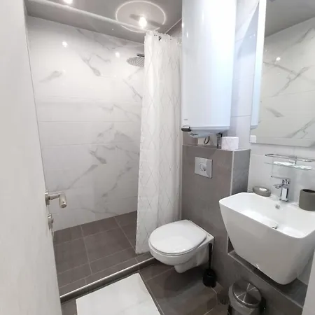 Apartman жилищна сграда орех *