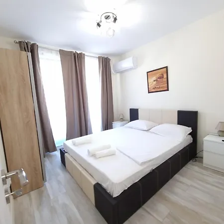 жилищна сграда орех Apartman *