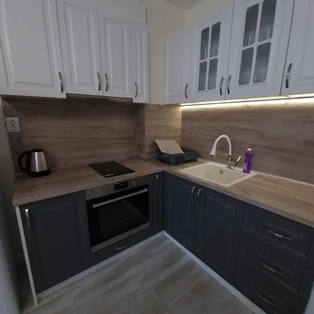 Apartman жилищна сграда орех *